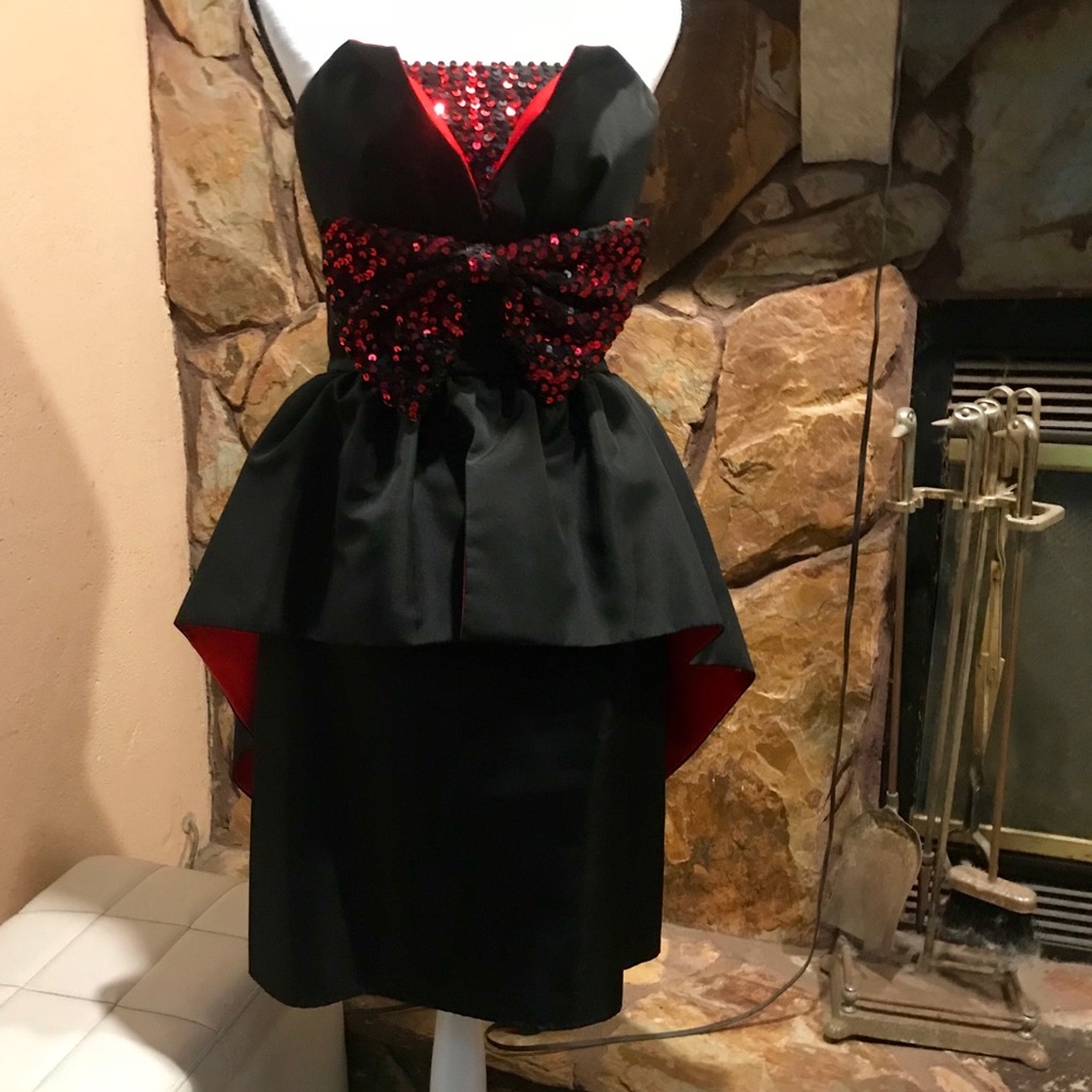 🔥🔥🔥Black & Red Prom or cocktail dress🔥🔥🔥